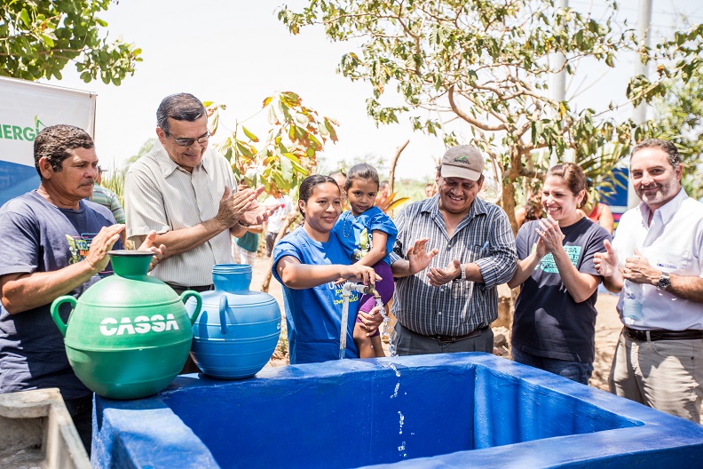 Comunidad Tonalá durante la Inauguración de un proyecto de agua y de letrinas aboneras. Estos proyectos forman parte del componente Sembrando Desarrollo del programa Aliados de la Comunidad.
